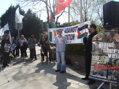 Click on image to see full-sized version Daithí Mac An Mhaistír, representing éirígí