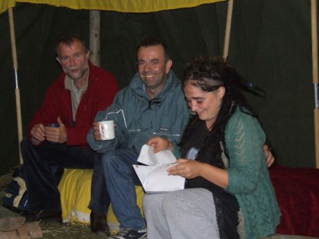 Tracey having the craic with Joe and Der before introducing �