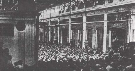 Click on image to see full-sized version Workers of Fiat in Italy take over the Factories