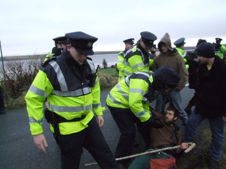 Garda� clearing the way for Shell's convoy