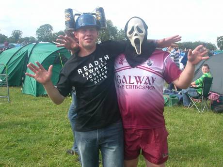 Click on image to see full-sized version Some Very Drunk Crowd Randomers