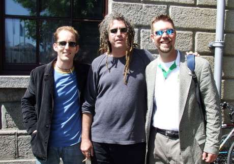 Solidarity In Shades, eh Spades