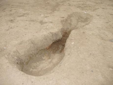 Sousterrain containing woman's body