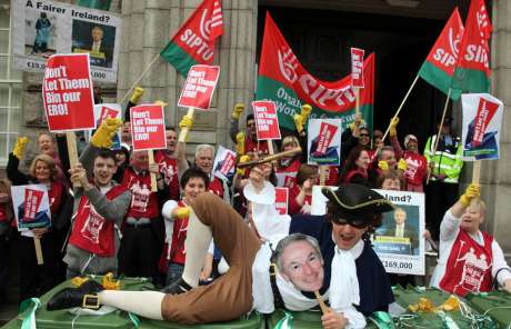 Contract Cleaners protesting outside the Dail