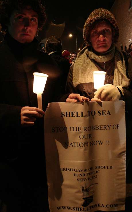 6._shell_2sea__supporters_of_maura_harrington__pic_by_michael_gallagher_.jpg