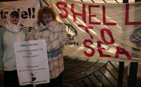 woman_and_banner_img_0065.jpg