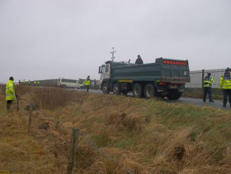 That many garda� and they still can't keep people off the lorries