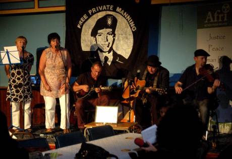 Joe Black, family and friends at memorial evening for Gerry Conlon